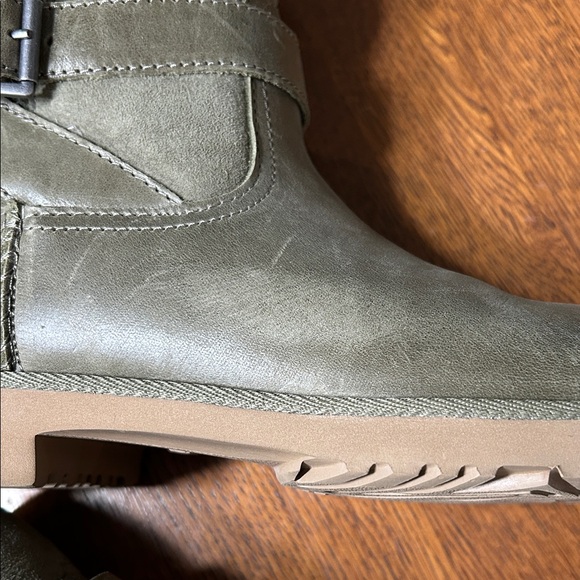 NWOT UGG Women's Olive Green Ankle Boots with Fur Lining Size 7 - Picture 13 of 16